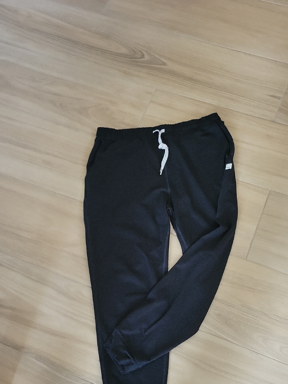 Vuori The Rise The Shine Joggers with White Logo Patch